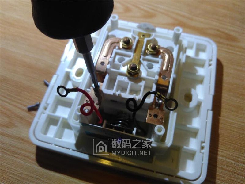 中科电工和公牛插座哪个好,中科电工开关插座质量怎么样