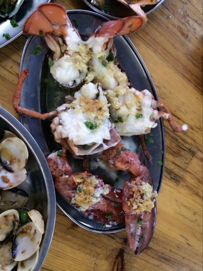 在三亚的沙滩上晒太阳,三亚海边晒太阳