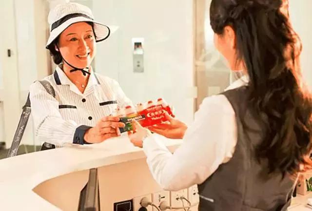 养乐多一排5瓶背后的商机,养乐多系列饮品