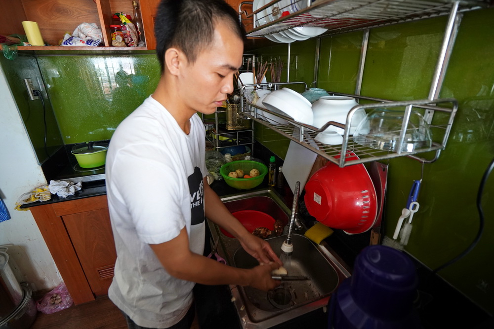 他来越南发展三年，娶妻生子买地，但在儿子的国籍上犯难