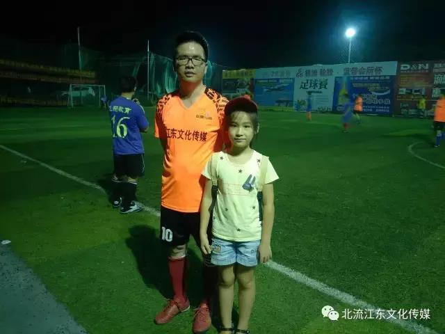 小学生足球小记者采访模板,足球联赛小记者报道