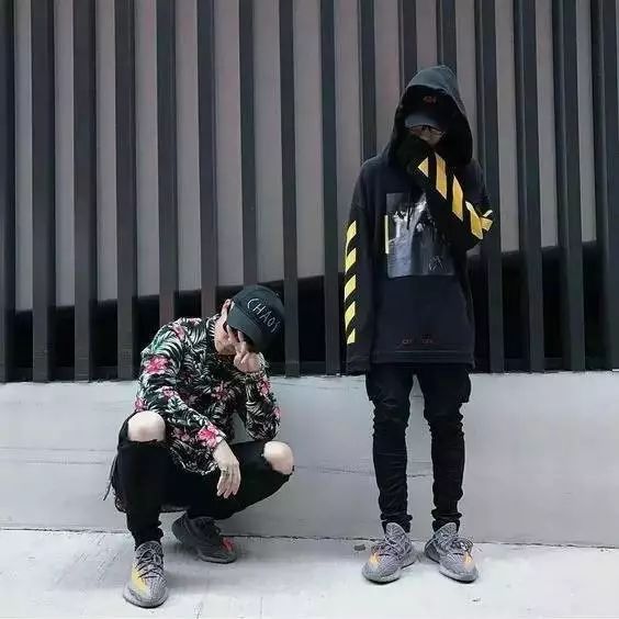 你盲目的对各大潮牌如数家珍，却不知在别人眼里你只是FUCCBOI