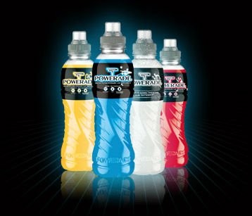 踢足球喝什么,踢足球一天喝多少水合适