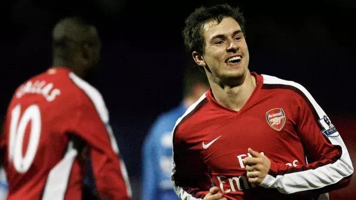 踢足球是需要练的基本功,踢足球的几个优势