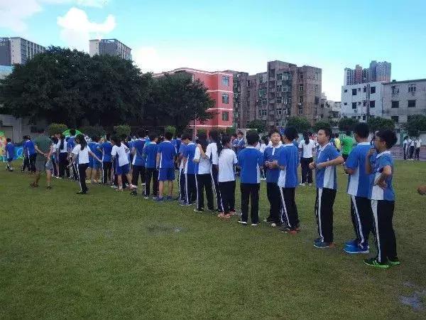 分享5个很酷的足球技巧,让你轻松学一下足球