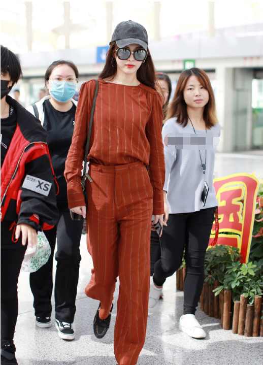 唐嫣同款鸭舌帽,唐嫣机场戴口罩墨镜帽子全副武装