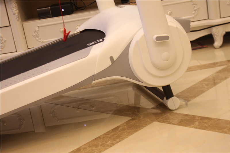 迪丽热巴跑步机广告,迪丽热巴代言的运动品牌图片