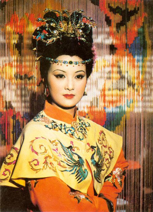 《红楼梦》里凤姐与宝钗为何相互敬而远之？