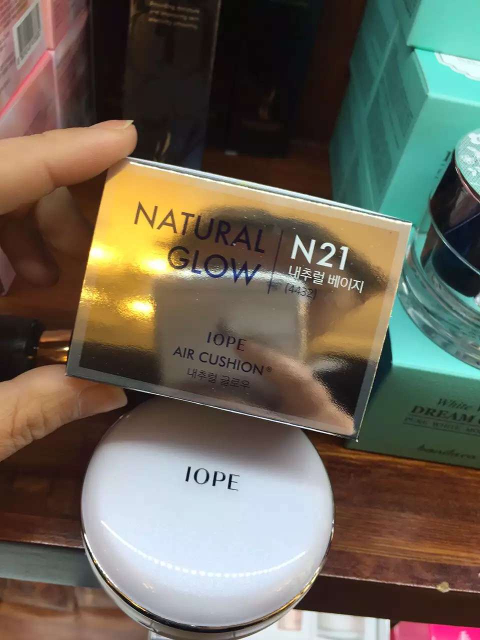 气垫怎么用看起来细腻自然,气垫要遮瑕还是不遮瑕