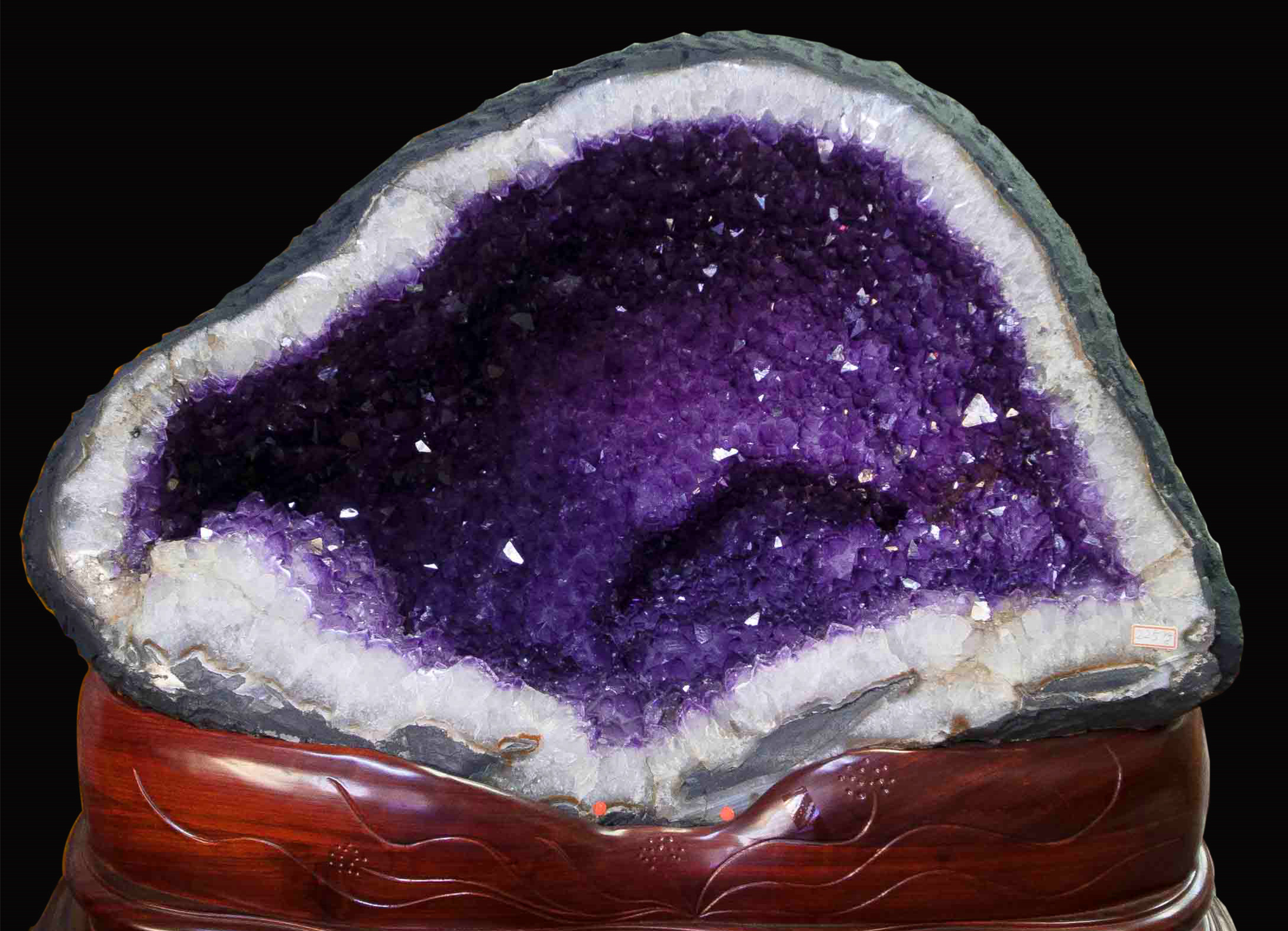 晶莹剔透的水晶-其莹如水，其坚如玉