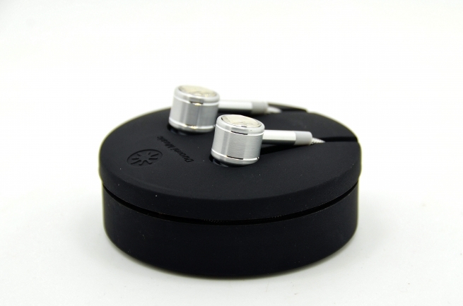 金属感十足的耳机,发光头戴式耳机测评