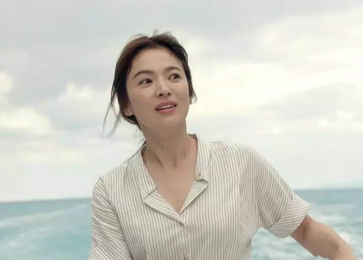 乔妹同款衬衣,乔妹宋仲基白裙