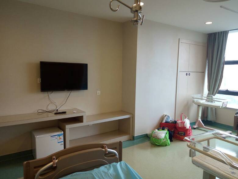 二胎妈妈顺产分娩过程,二胎妈妈剖腹产的经历