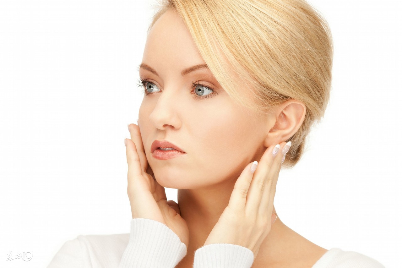 脸上长斑长痘应该用什么化妆品,长痘长斑出油用什么护肤品