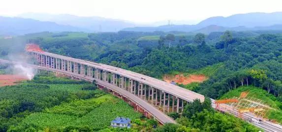 云南最美公路自驾出行攻略,自驾去云南沿途的风景美不胜收