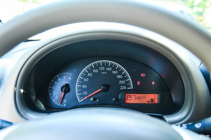 日产阳光——为何它从月销两万到月销一千？看完后，你会说：该！