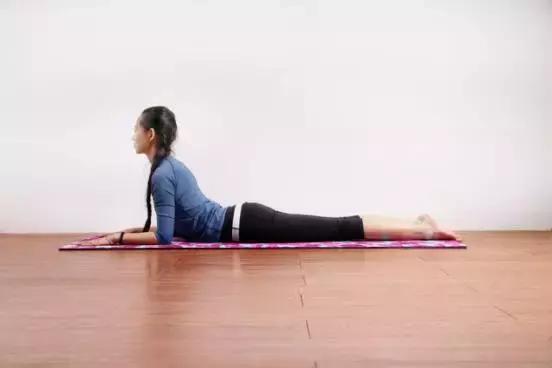 腰椎间盘突出，这样趴着就会好｜问答