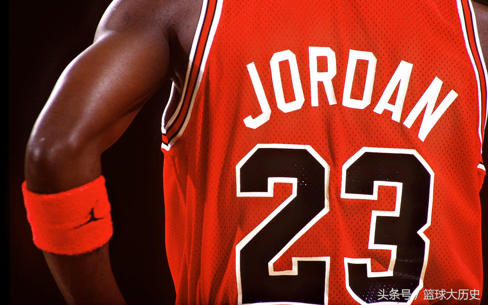 乔丹生涯穿过次数最多的球鞋,乔丹单场49分15篮板