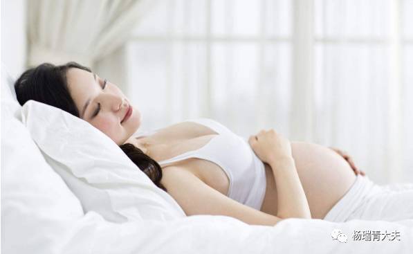 产妇生下宝宝后却没能抢救过来,产妇生了孩子平躺着腿抬不起来