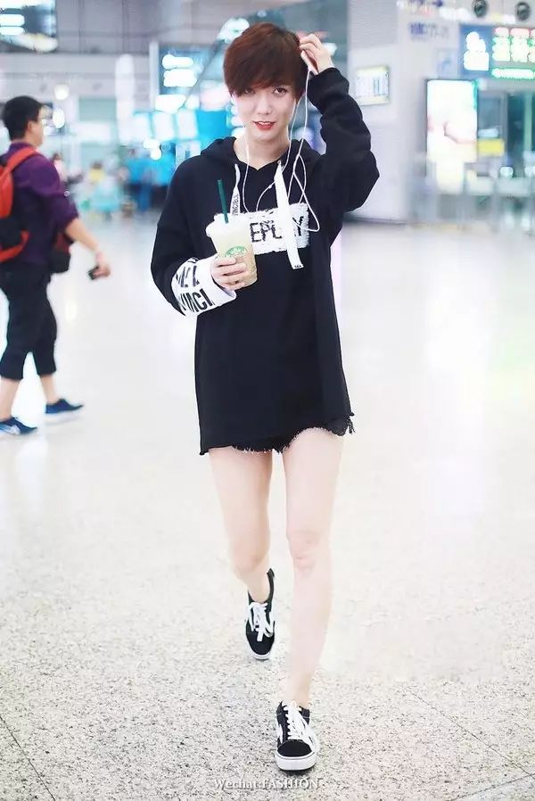 秋款卫衣女装搭配,早秋女装潮牌卫衣搭配什么裤子