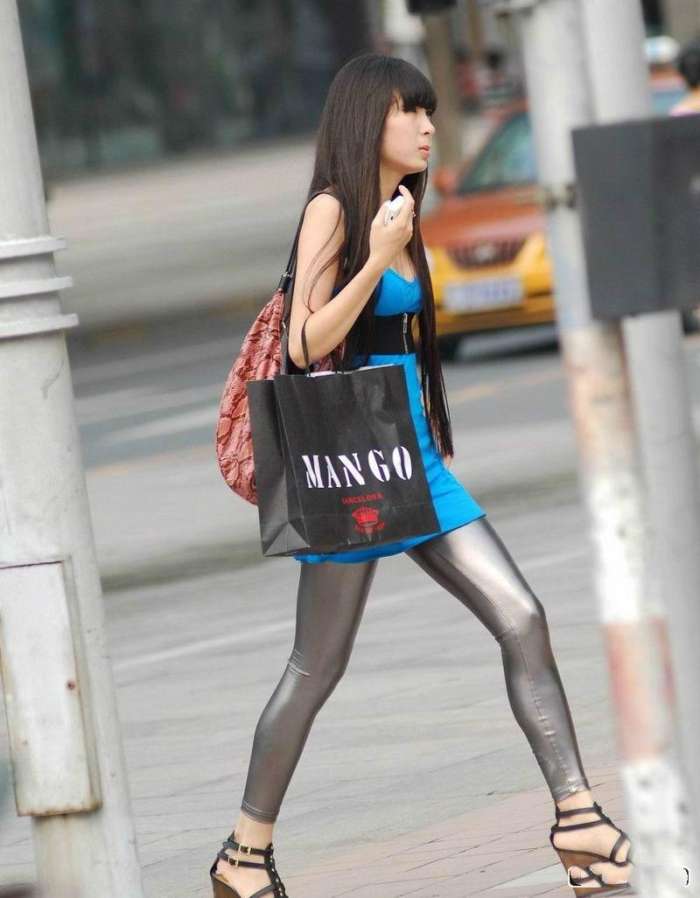 这样的*袜丝**也敢穿上街真的不知道*袜丝**的暗示含义吗