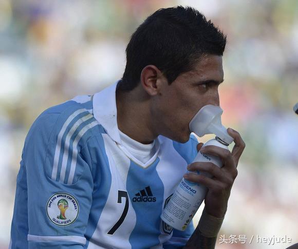 巴西队更衣室集体吸氧,巴西队吸氧