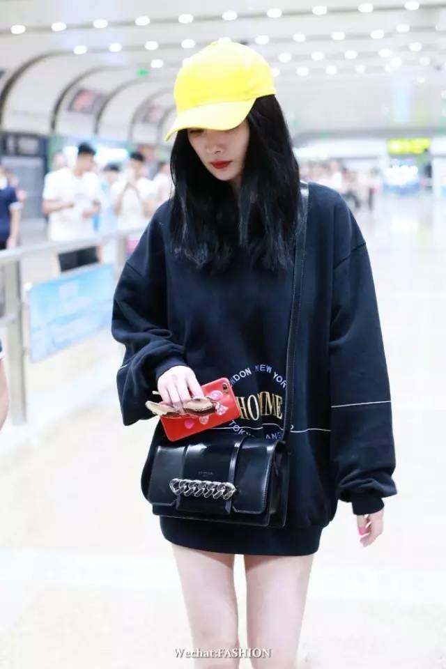 秋款卫衣女装搭配,早秋女装潮牌卫衣搭配什么裤子