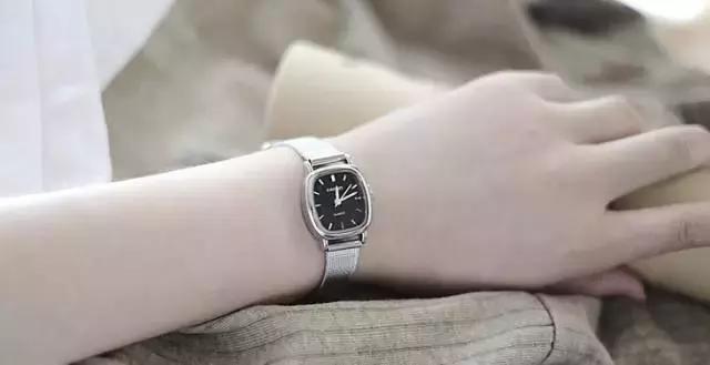 不吃土也能买的手机,运动手表推荐学生党高颜值