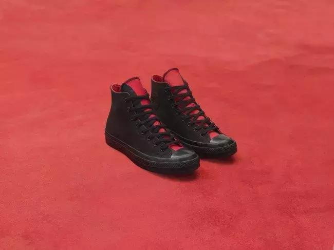 我的天,匡威居然把球衣裁开做了鞋面!