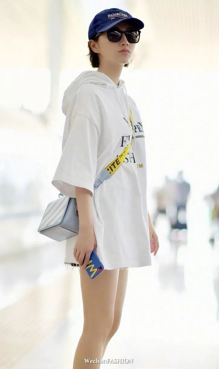 秋款卫衣女装搭配,早秋女装潮牌卫衣搭配什么裤子