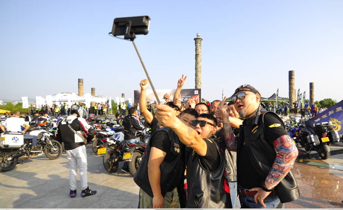 「国庆第7天」婺源又一大事发生，500铁骑进村赏秋