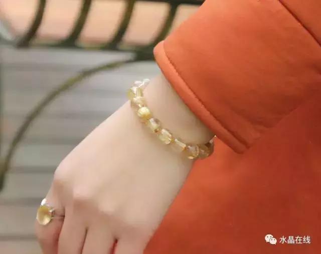 戴天然水晶功效是什么样的,戴纯天然水晶的利弊