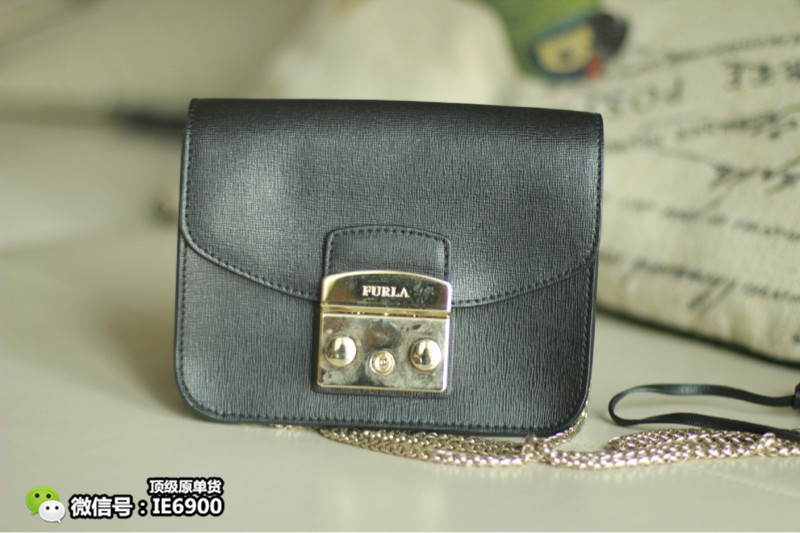 年入百万美女销售,年入百万的美女