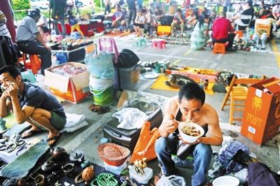 早餐摆地摊月入5万暴利生意,现在摆地摊什么早点最赚钱