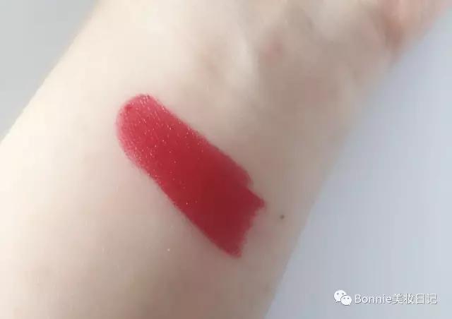 为什么我们种草的口红好看,为了口红铺了10层粉