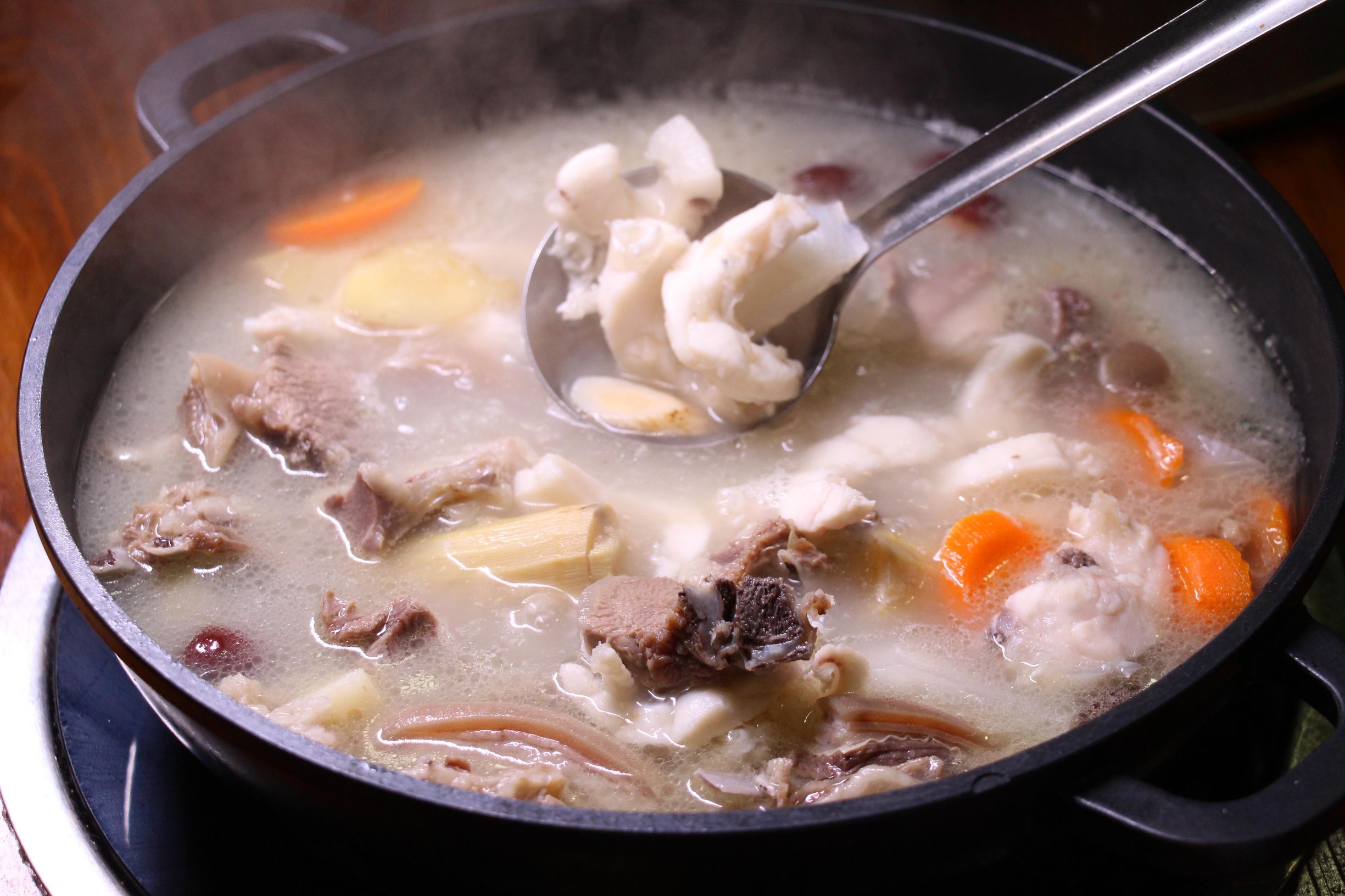 炖羊肉放什么能去膻味,炖羊肉放哪种中药材除膻味