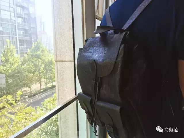 我翻了13个男人的包包，金牛座的男人最爱买买买？