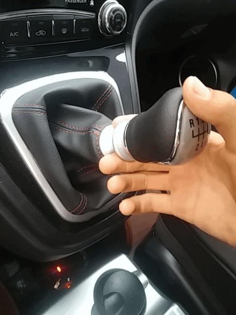 刚上车挂不上挡,上车挂不了挡怎么回事