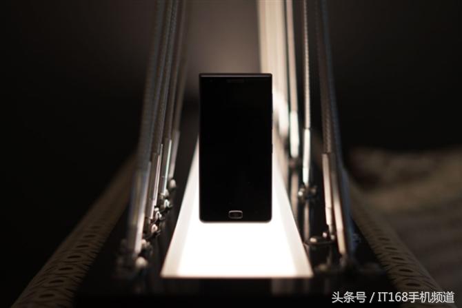 黑莓还会发布全键盘手机吗,黑莓最新全面屏