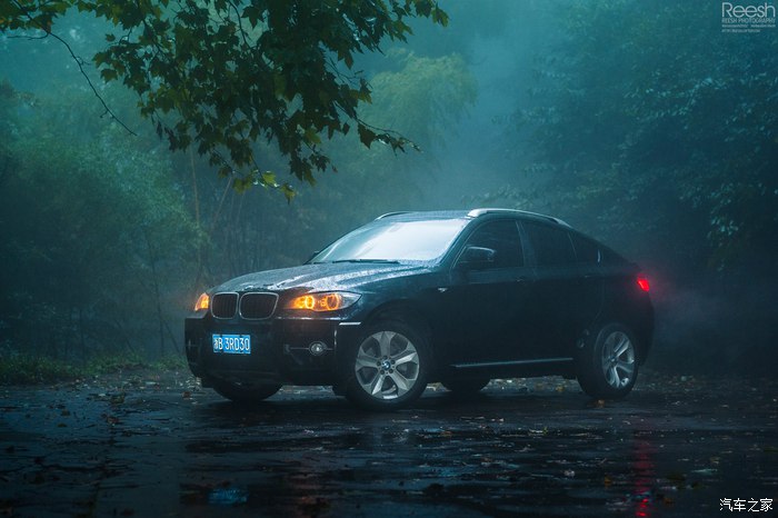 宝马X6,不谈性能如何!自驾遇上大雨还被拍成大片,颜值绝对够!