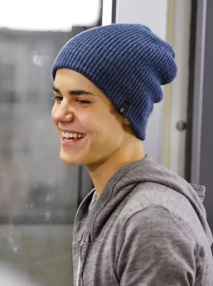 男士顽固头屑怎么解决,男生发质干枯毛躁头屑多怎么办