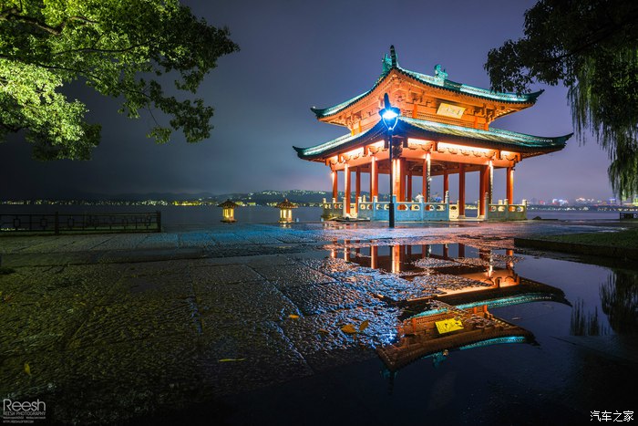 宝马X6,不谈性能如何!自驾遇上大雨还被拍成大片,颜值绝对够!