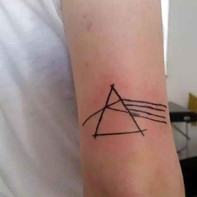 纹身师第一次给别人纹身,朋友带我去纹身然后后悔了