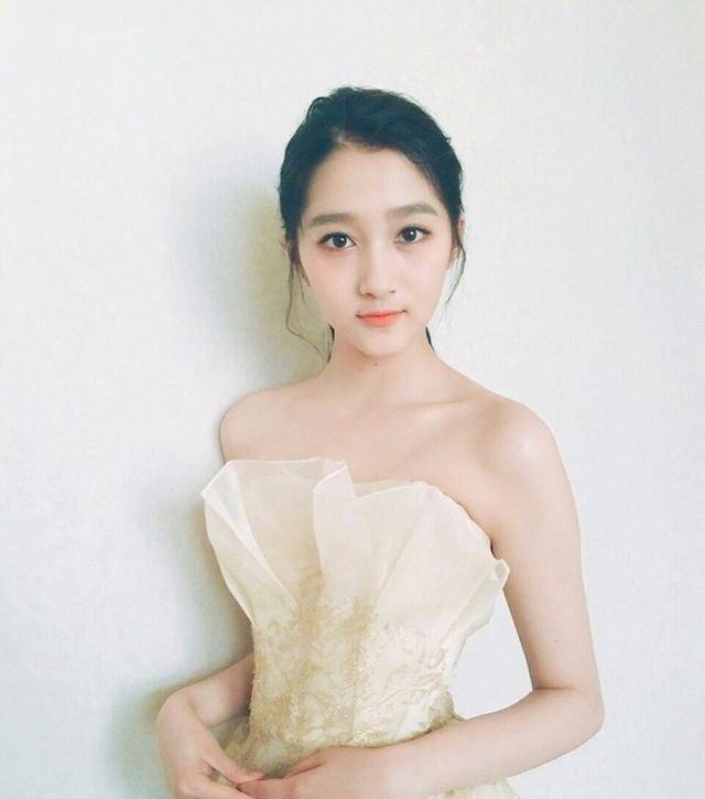 奔跑吧关晓彤和鹿晗迪丽热巴,鹿晗对关晓彤和迪丽热巴不同态度