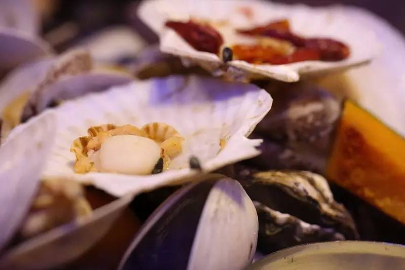 这里可能是唯一能够满足你吃到巨无霸海鲜和偶遇Runningman的地方了！