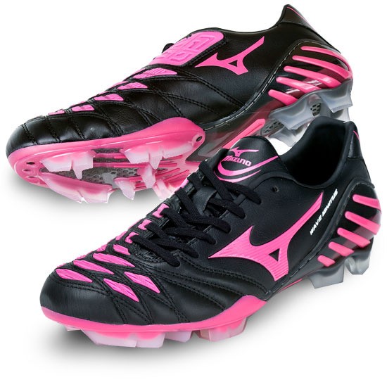 粉色足球鞋高帮全部都是粉红的,好看且实战好的足球鞋