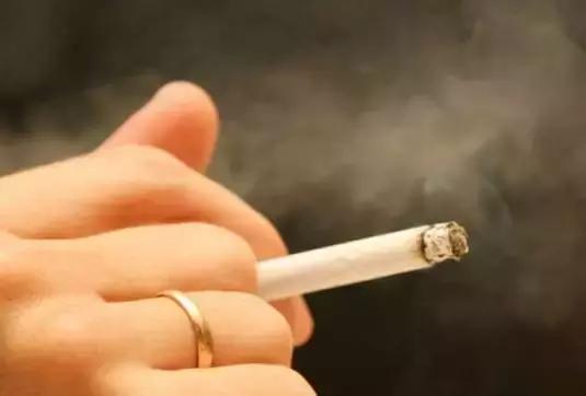 微信上这6件事做不得!不能卖美瞳、卖香烟……代购们你都知道吗?