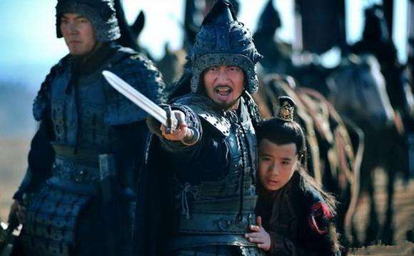 夏侯惇生吞自己的眼睛,三国演义中夏侯惇被谁射瞎一只眼