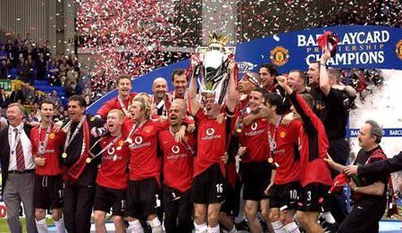曼联2-1胜曼城夺冠领奖,曼联最近10年冠军