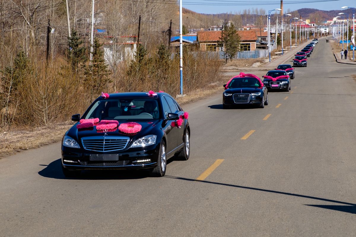 帮人开婚车会影响运势吗,在路上碰到婚车是什么征兆